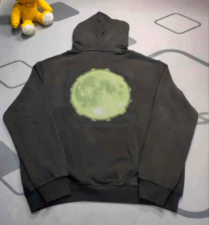 The top proven version OFF back light-up moon WHITE hooded sweatshirt OW jacket hoodie oversize same style for male and female couples stars. As a street fashion art in the luxury ranks, off white has always attracted many fans with its classic logo and trendy creativity. Not only is it an understanding of fashion, off white also intuitively reflects ♻️ environmental awareness in many works, and treats the world gently.  The kangaroo pocket adopts a special machine crimping process with externally shaped wiring. The brim of the hat is designed with threads, which is the first thing to look at when appraising.   The fabric is made of 480g terry cotton fabric with full drape.  Color: Black Size: XS-L P:430
